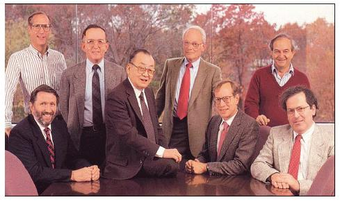 4) 1988년 미국에 설립된 NEC 연구소 소장 재직 당시 동료들과 함께 찍은 사진.png 이미지입니다.