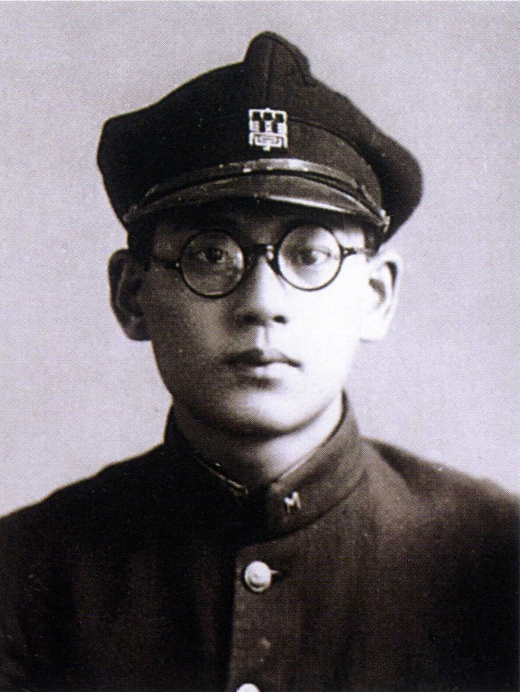 경성제대 의학부 2학년 시절의 권이혁 박사.png 이미지입니다.