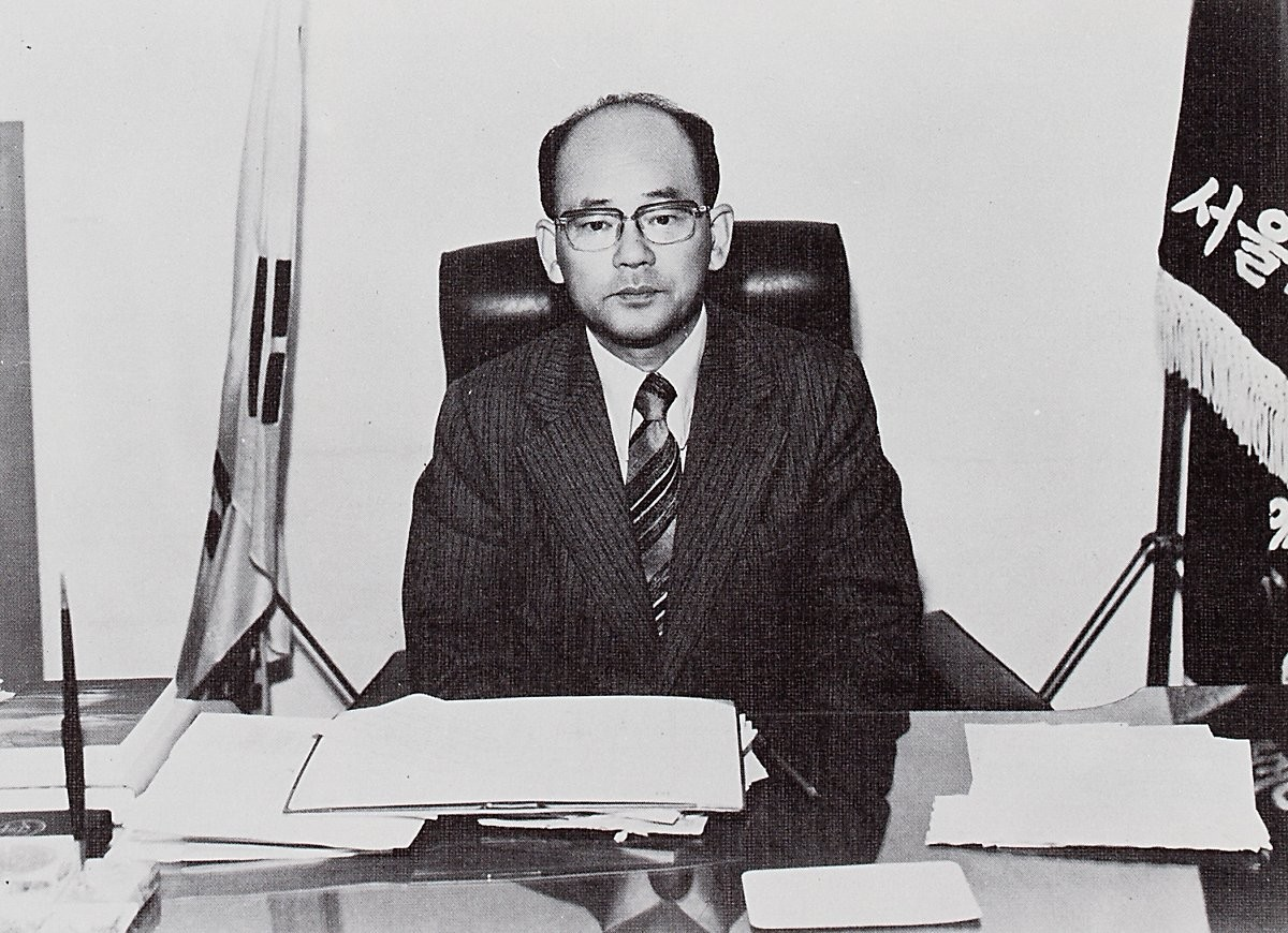 서울대학교 의대 학장 집무실에서.png 이미지입니다.