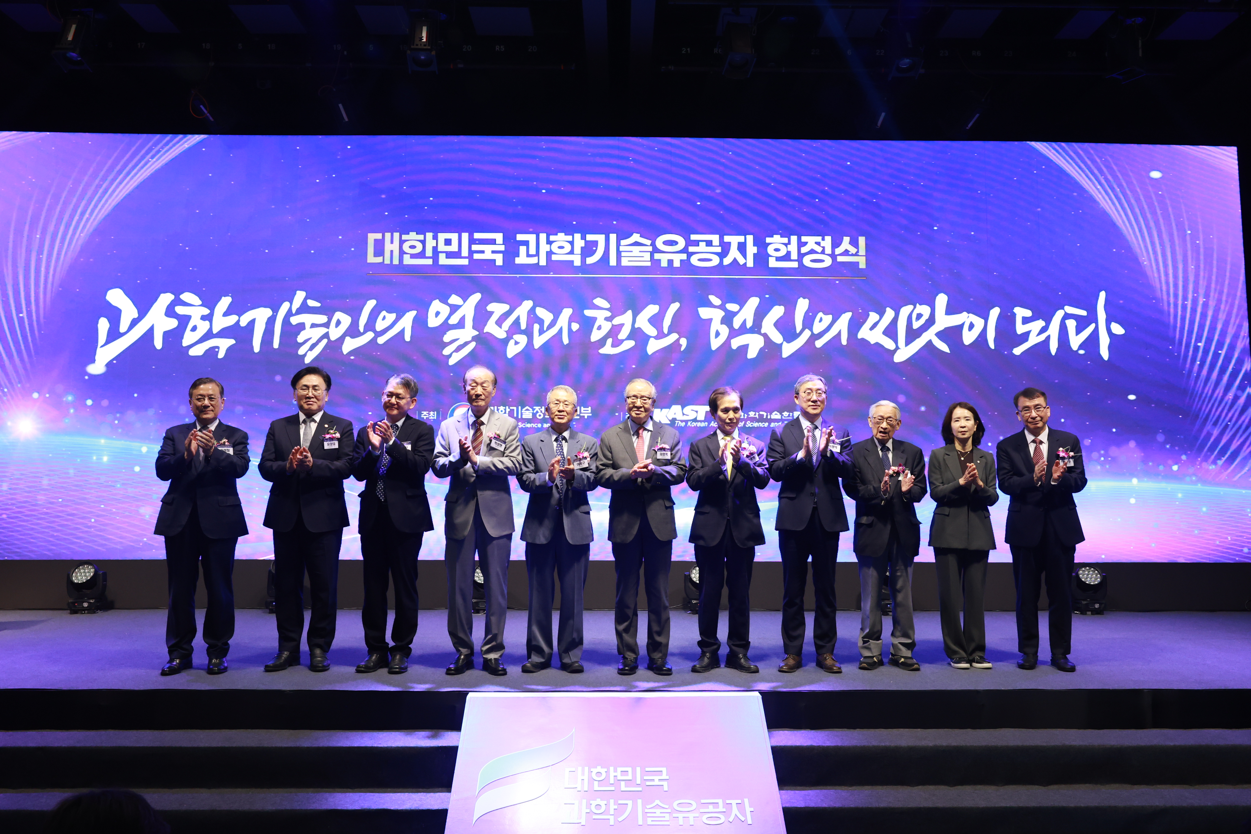 단체사진.JPG 이미지입니다.