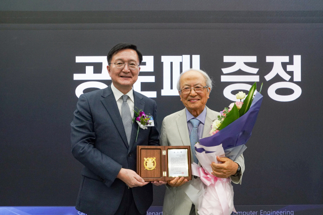 권욱현 유공자 공로패 수여식.jpg 이미지입니다.
