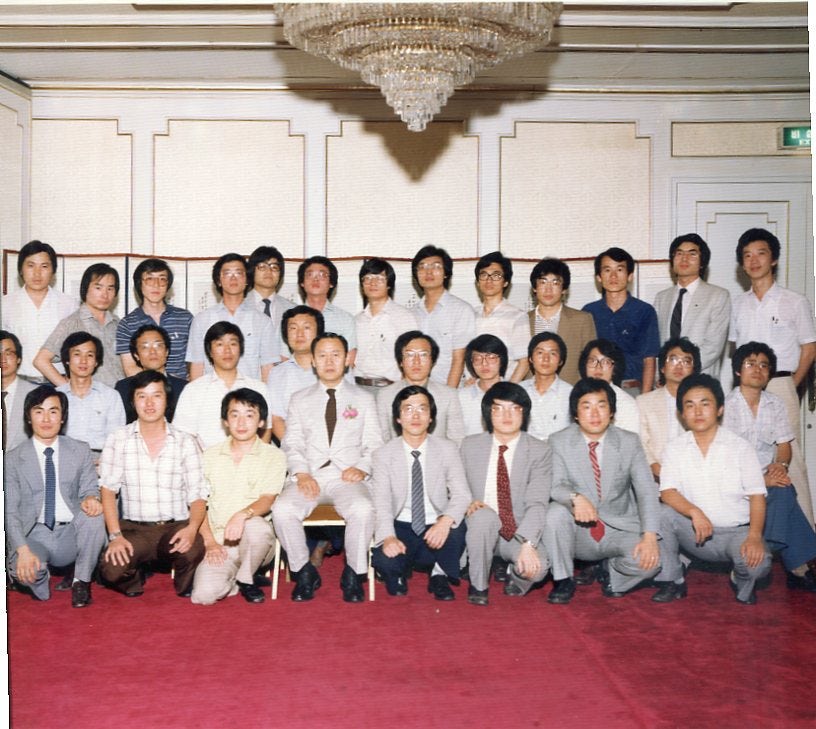 한국과학원 제자들과 함께한 김영걸 교수(앞줄 왼쪽에서 네 번째).jpg 이미지입니다.